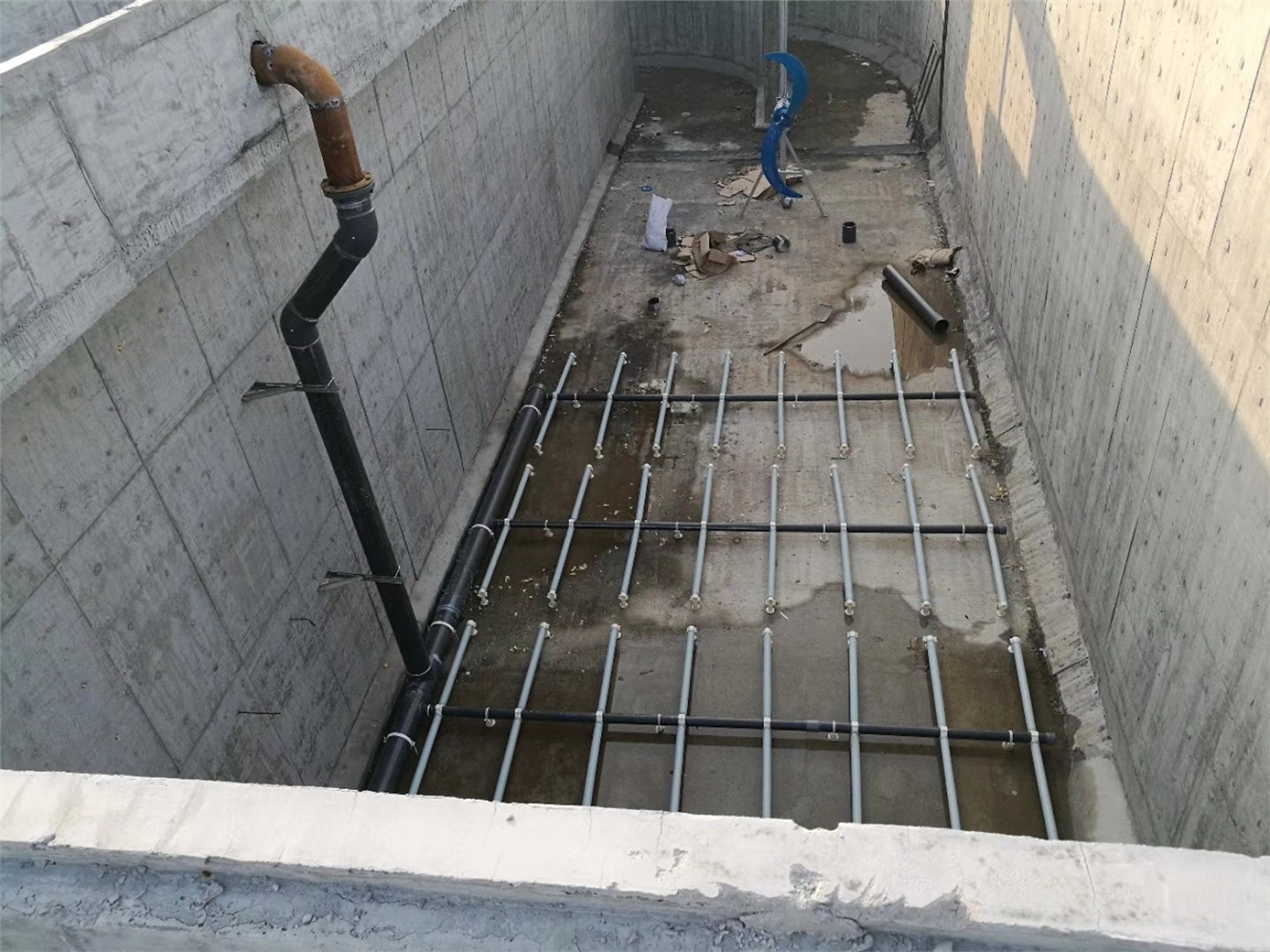 管式曝氣器安裝現場